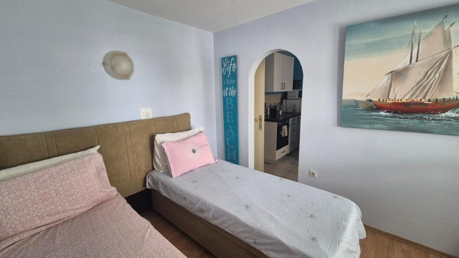 Apartment Bunjo'S Beach House Trogir Exterior photo